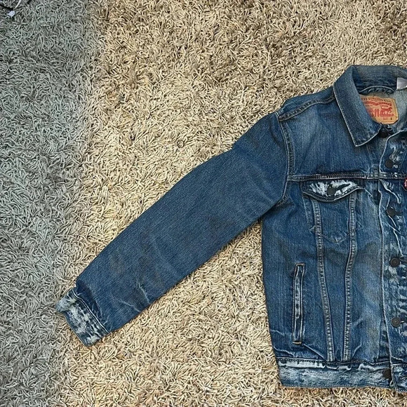 Levi’s Women Original Trucker Med/Dark Wash Jean Jacket Size Small - Picture 4 of 9